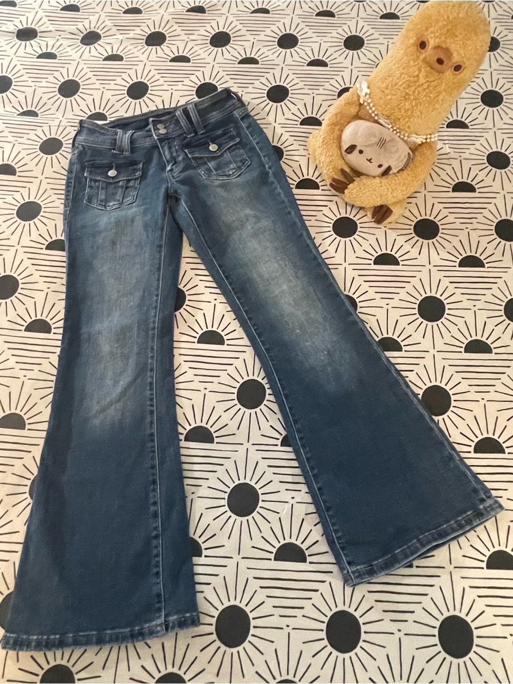 Trendy Aeropostale Dark Blue Wide Leg Lo-Rise Flare Jeans (Girl’s Sz. 000 Short)